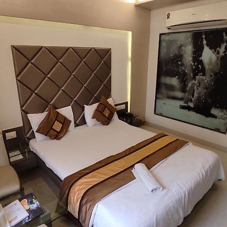 Hotel Flair Inn 아흐메다바드 외부 사진