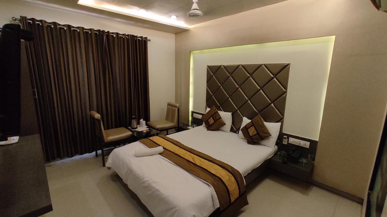 Hotel Flair Inn 아흐메다바드 외부 사진