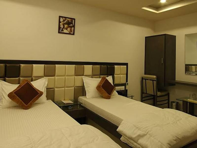 Hotel Flair Inn 아흐메다바드 외부 사진