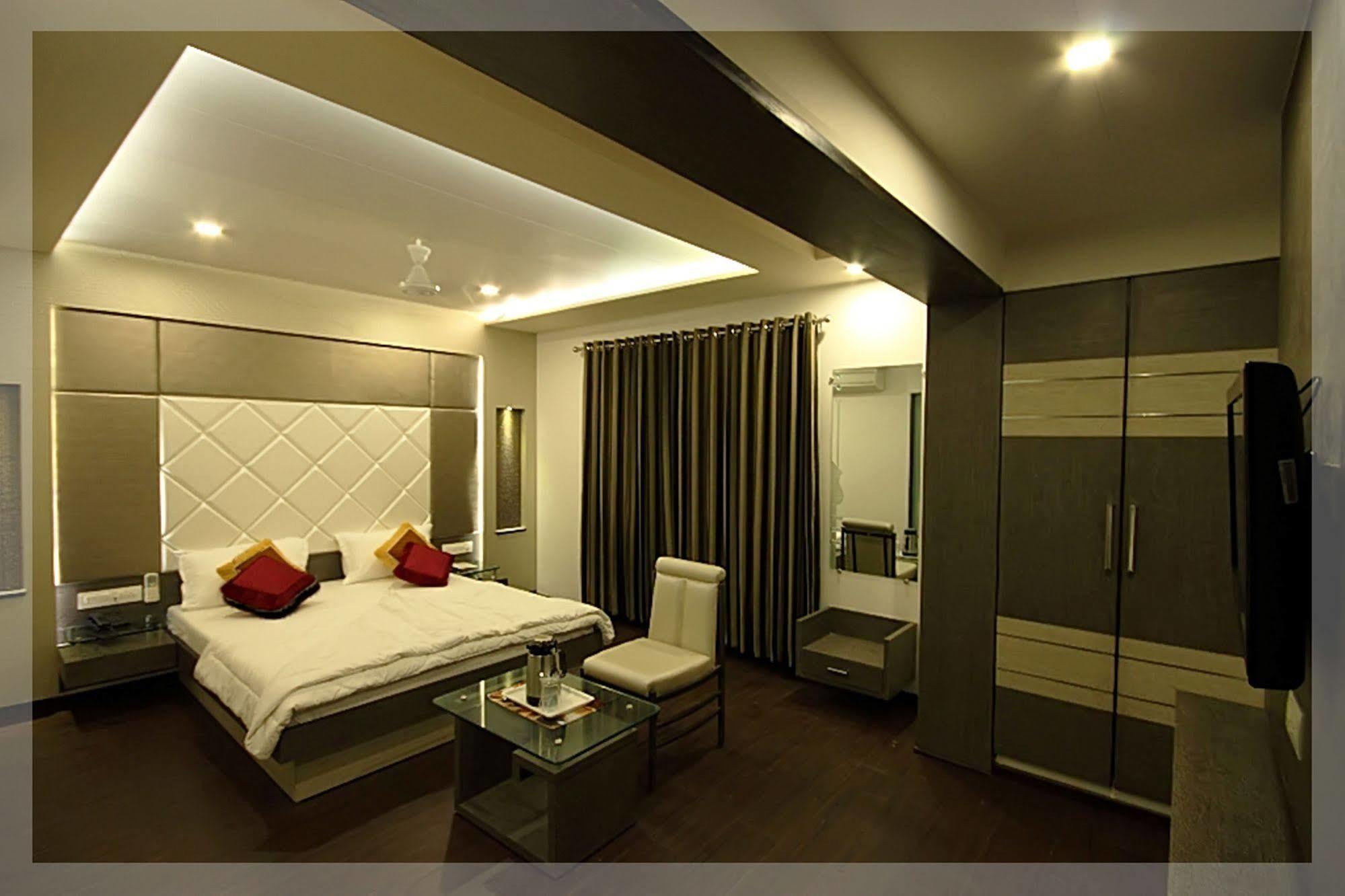Hotel Flair Inn 아흐메다바드 외부 사진