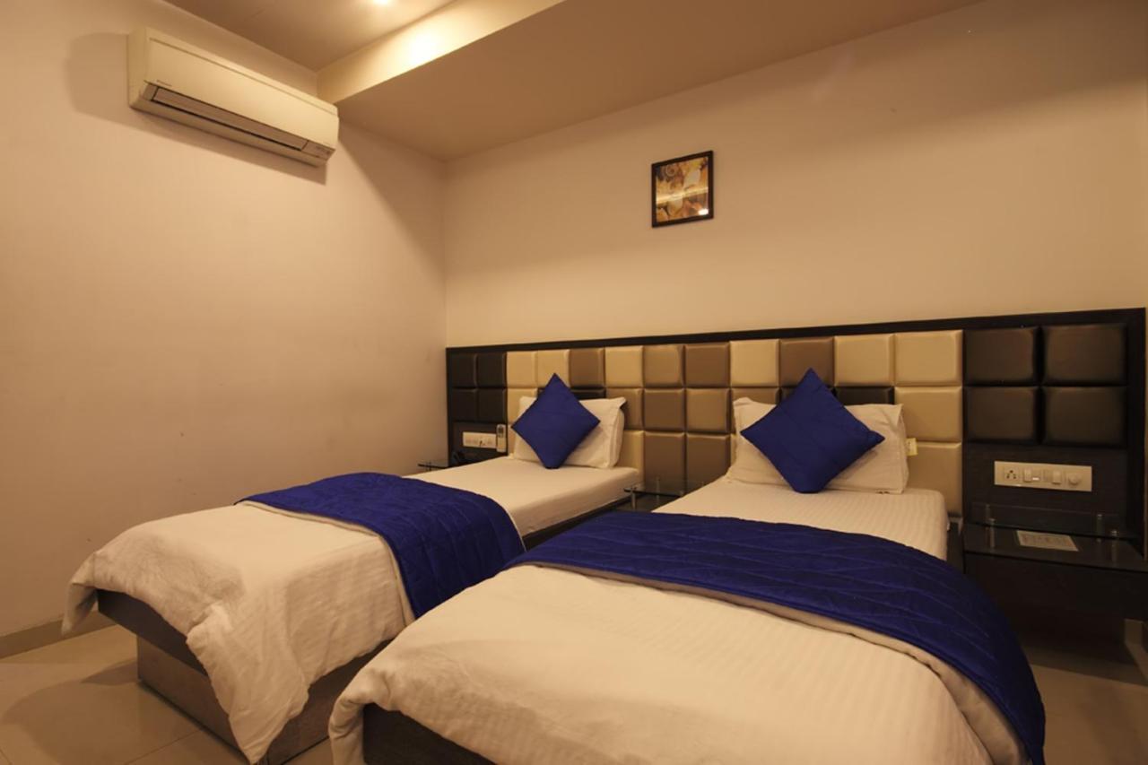 Hotel Flair Inn 아흐메다바드 외부 사진